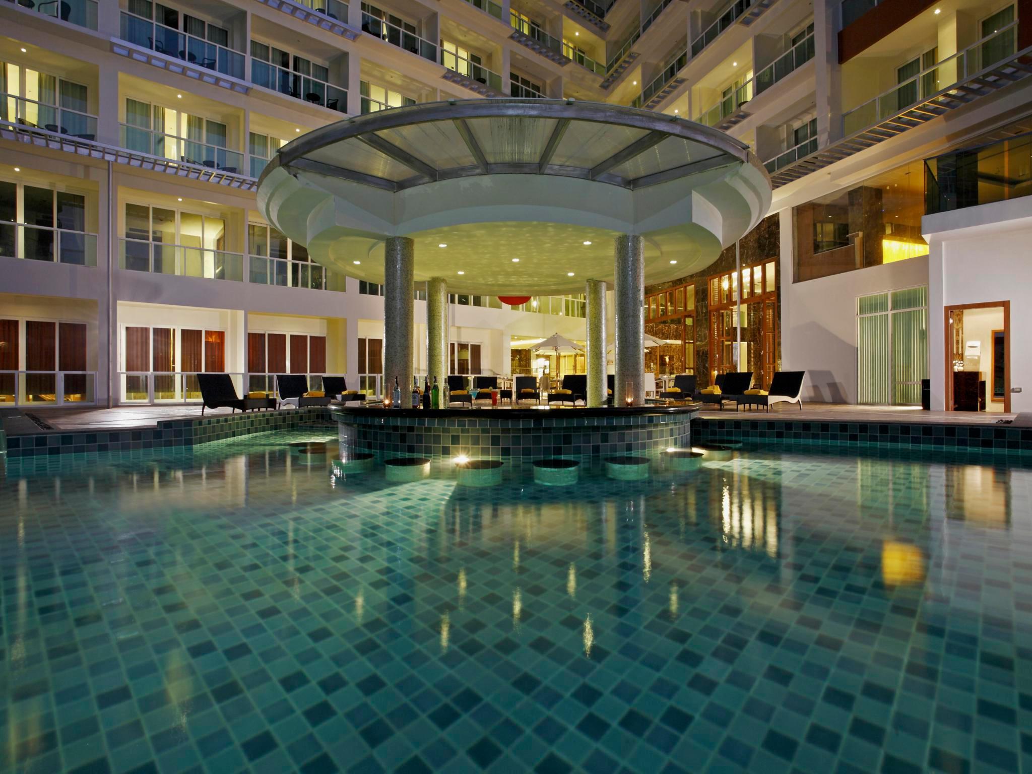 Hotel Centara Nova Y
