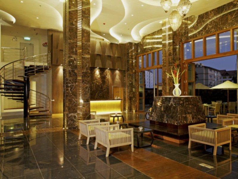 Hotel Centara Nova Y Pattaya
